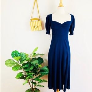 Aritzia- Wilfred Tome Dress. Size 6 worn once and in perfect condition.